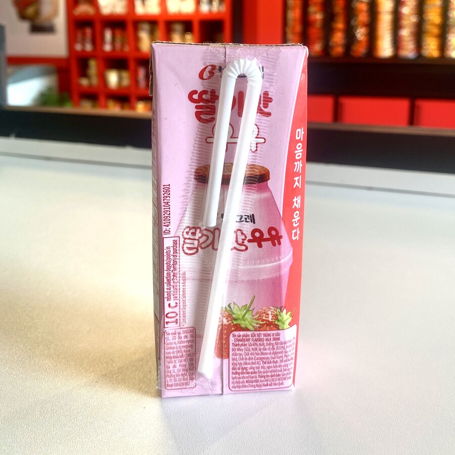 Binggrae Strawberry Flavoured Milk 200ml — Korean drink available in Sri Lanka